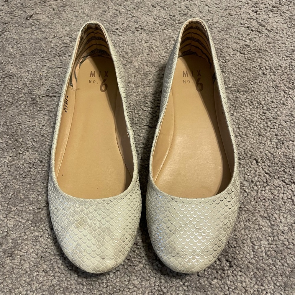 Mix No. 6 snake print silver flats. Size 6.5.
